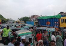 কুন্দারহাট হাইওয়ে পুলিশের বিরুদ্ধে চাঁদাবাজির অভিযোগে মহাসড়ক অবরোধ